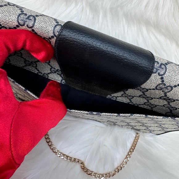 Gucci Vintage Monogram Crossbody - Picture 11 of 13